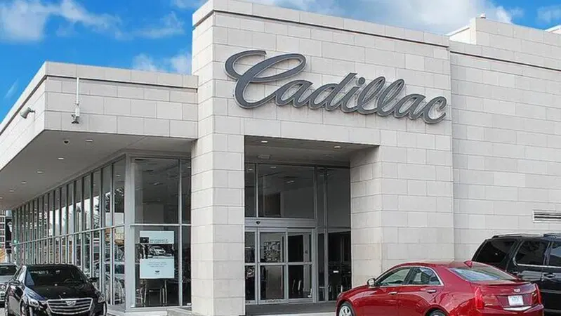 Cadillac, i concessionari USA bocciano l'elettrico. Uno su cinque rimette il mandato