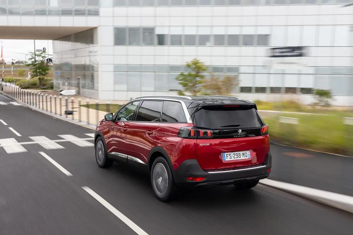 Peugeot 5008 MY2021, La prova del SUV francese 7 posti in restyling [BlueHDI 180] (10)