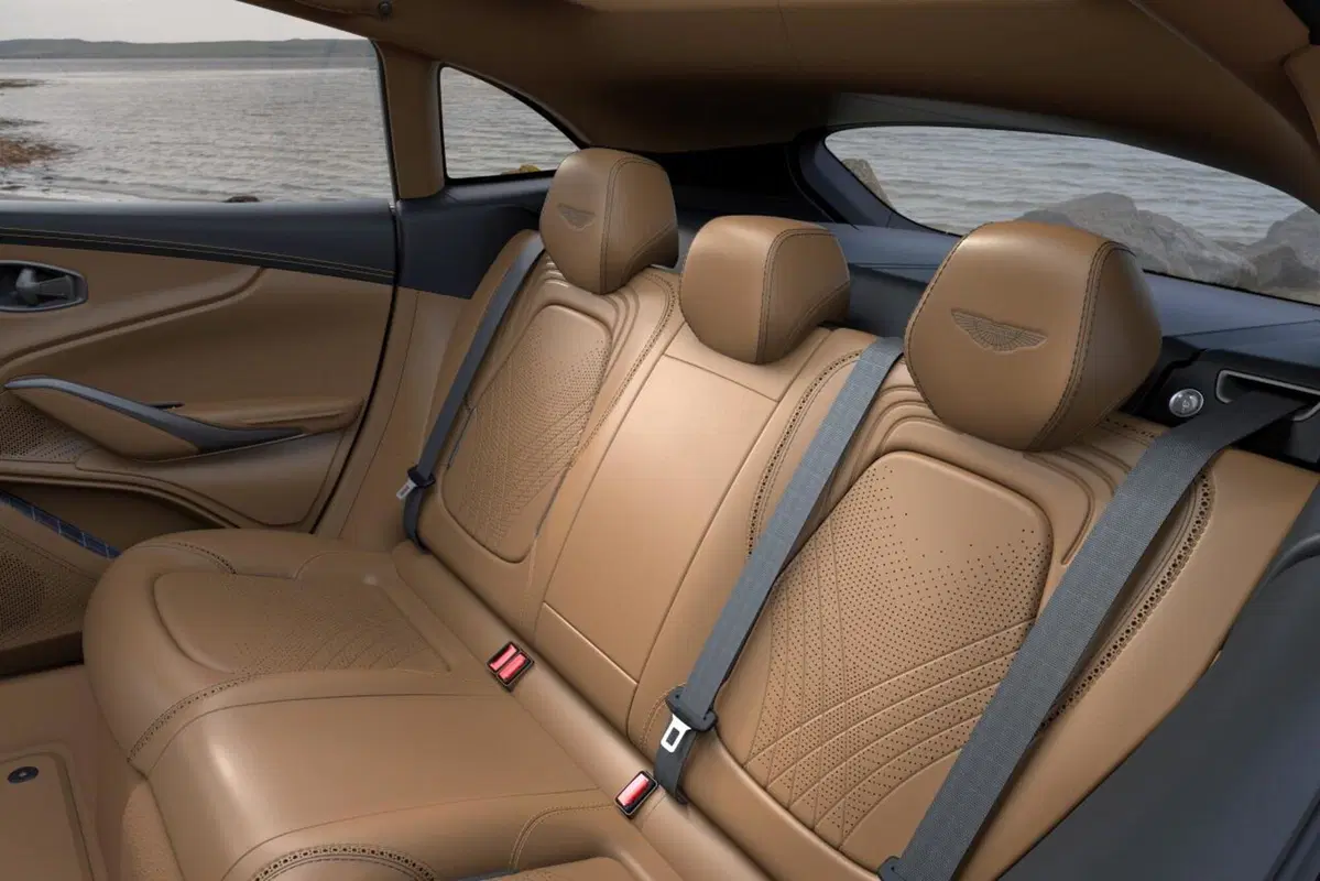 Aston Martin DBX Bowmore Edition, lusso alla scozzese (4)