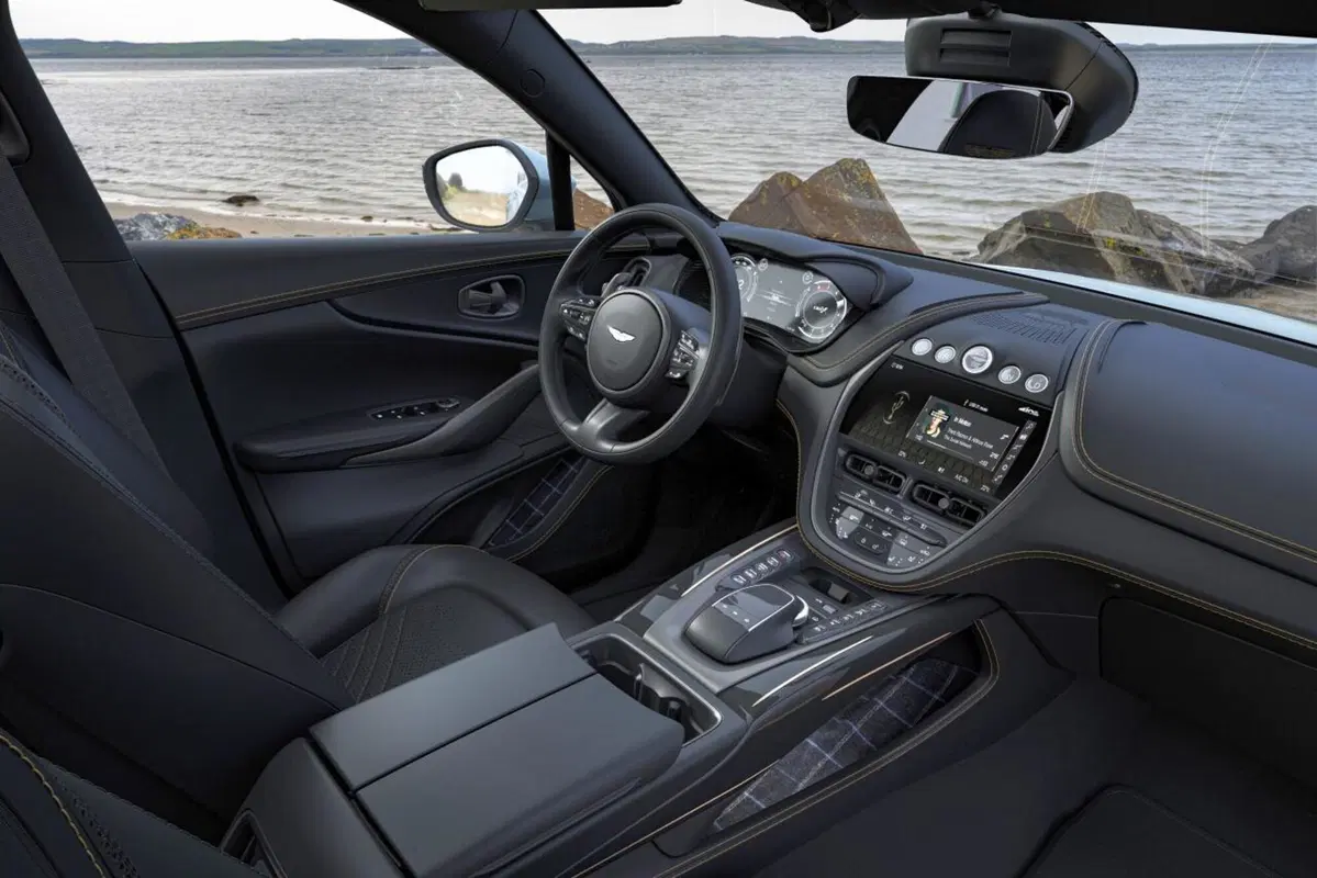 Aston Martin DBX Bowmore Edition, lusso alla scozzese (6)