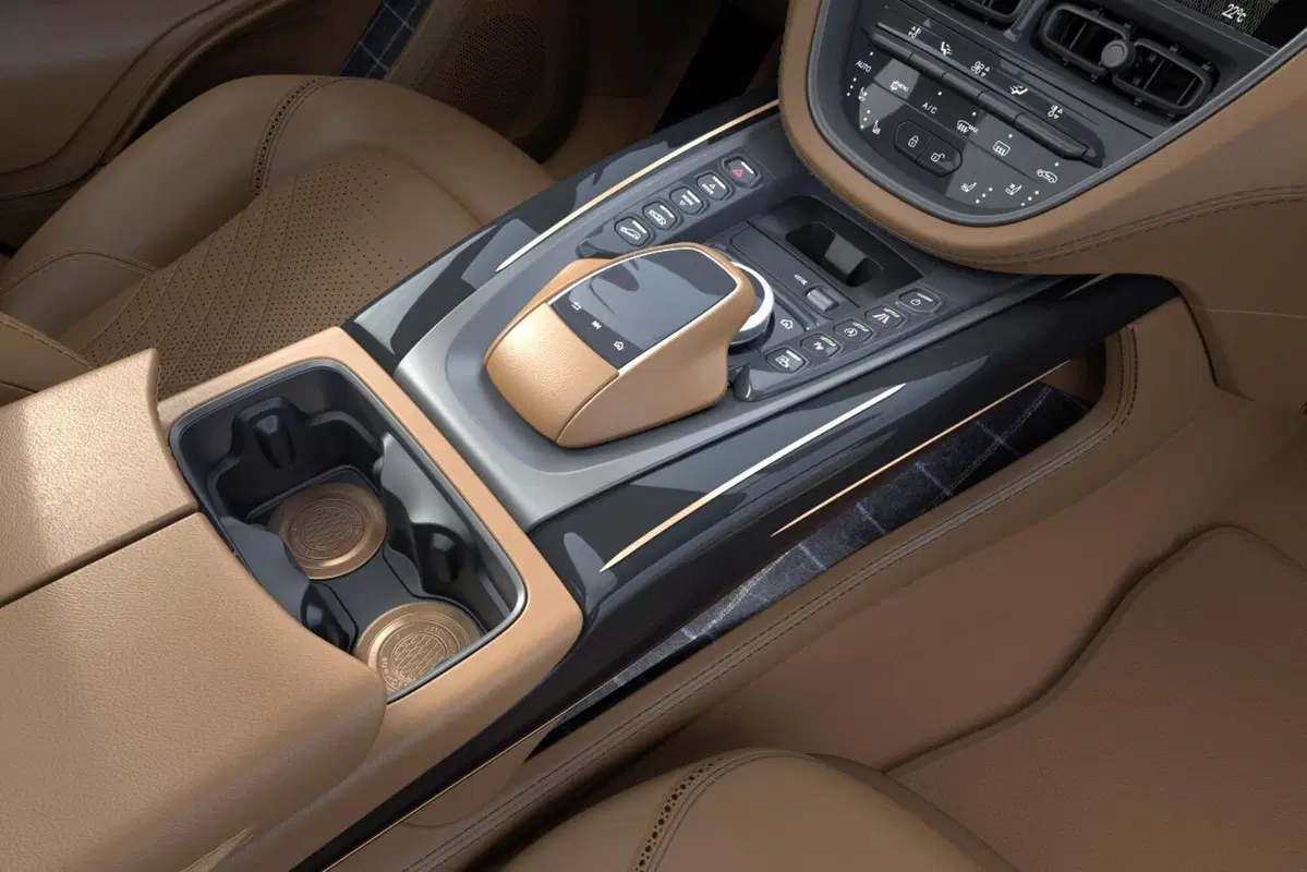 Aston Martin DBX Bowmore Edition, lusso alla scozzese (8)