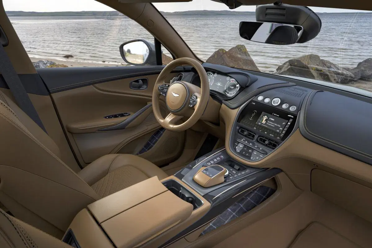 Aston Martin DBX Bowmore Edition, lusso alla scozzese (7)