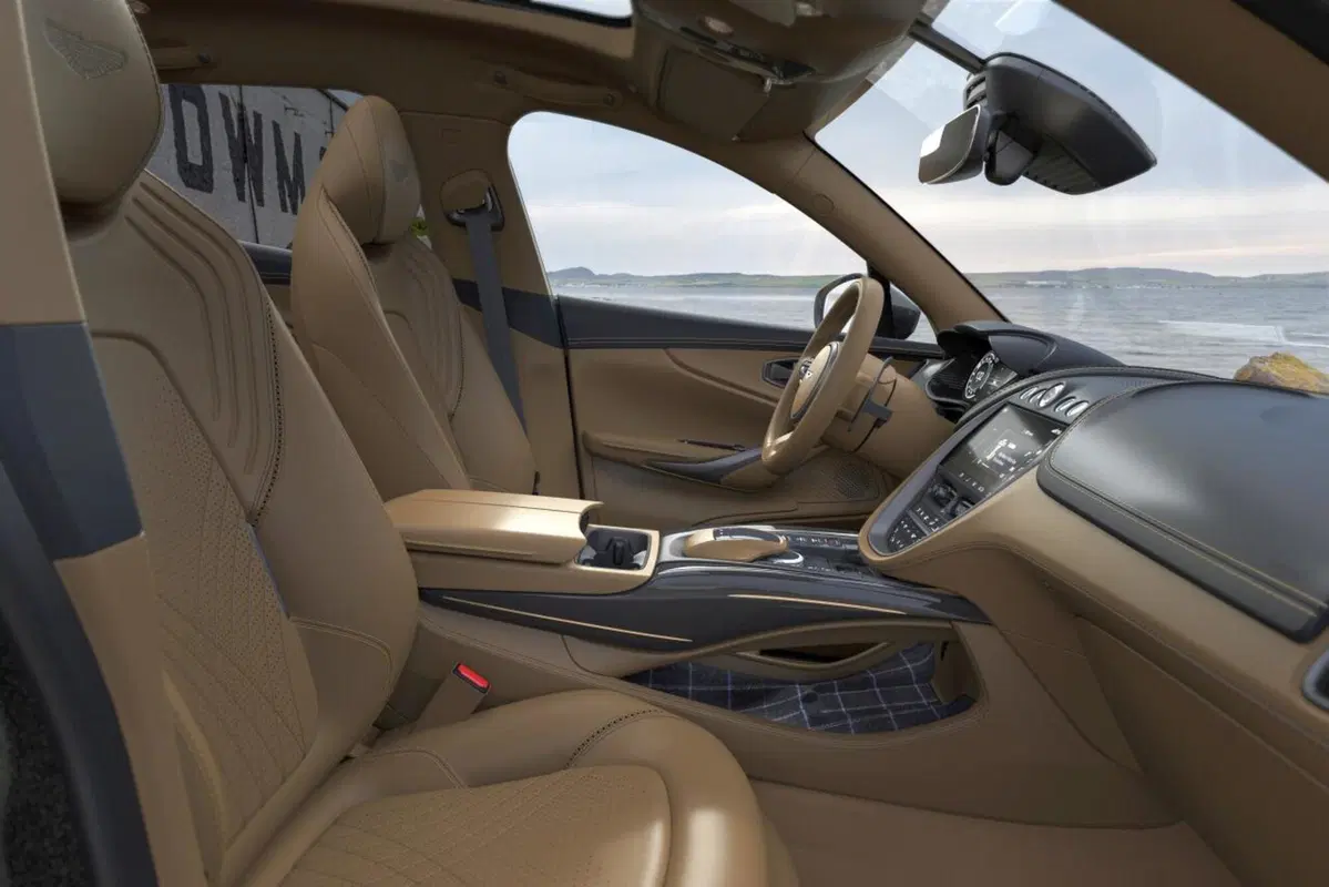 Aston Martin DBX Bowmore Edition, lusso alla scozzese (12)