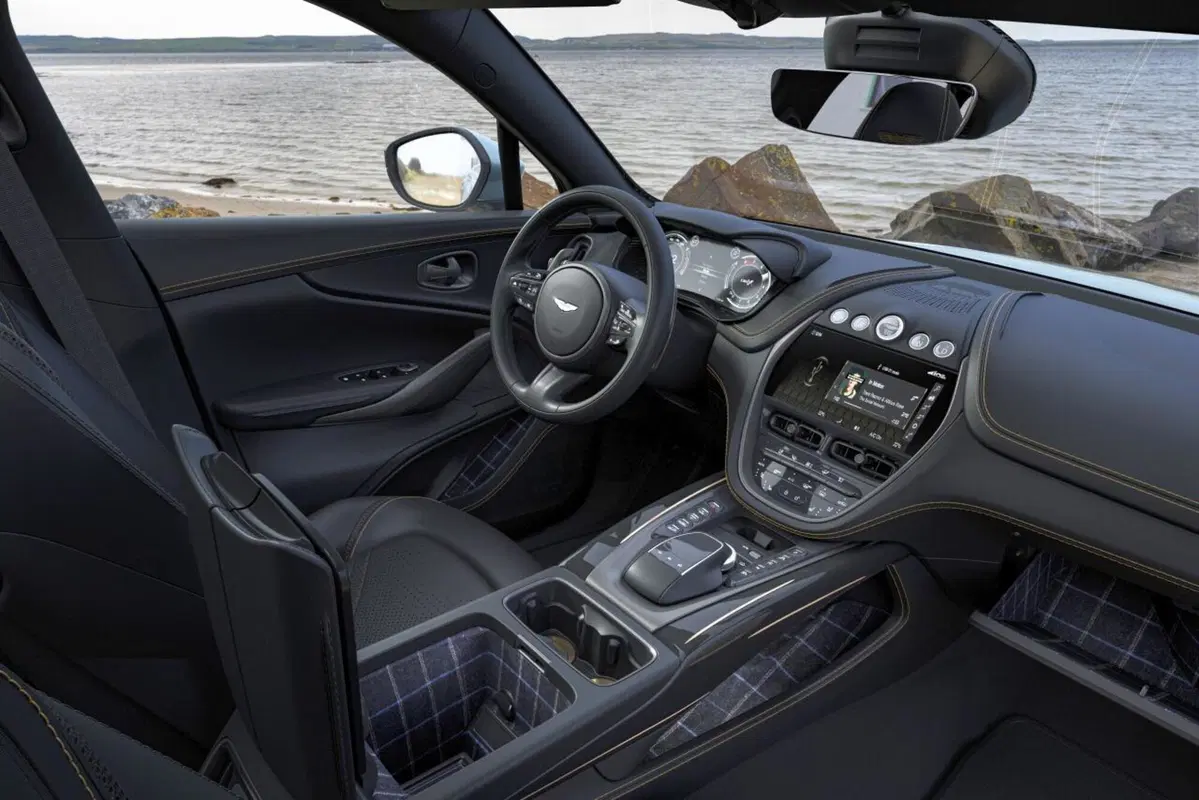 Aston Martin DBX Bowmore Edition, lusso alla scozzese (10)
