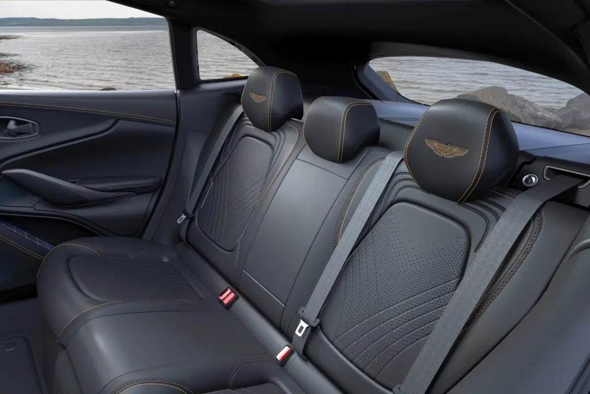 Aston Martin DBX Bowmore Edition, lusso alla scozzese (15)