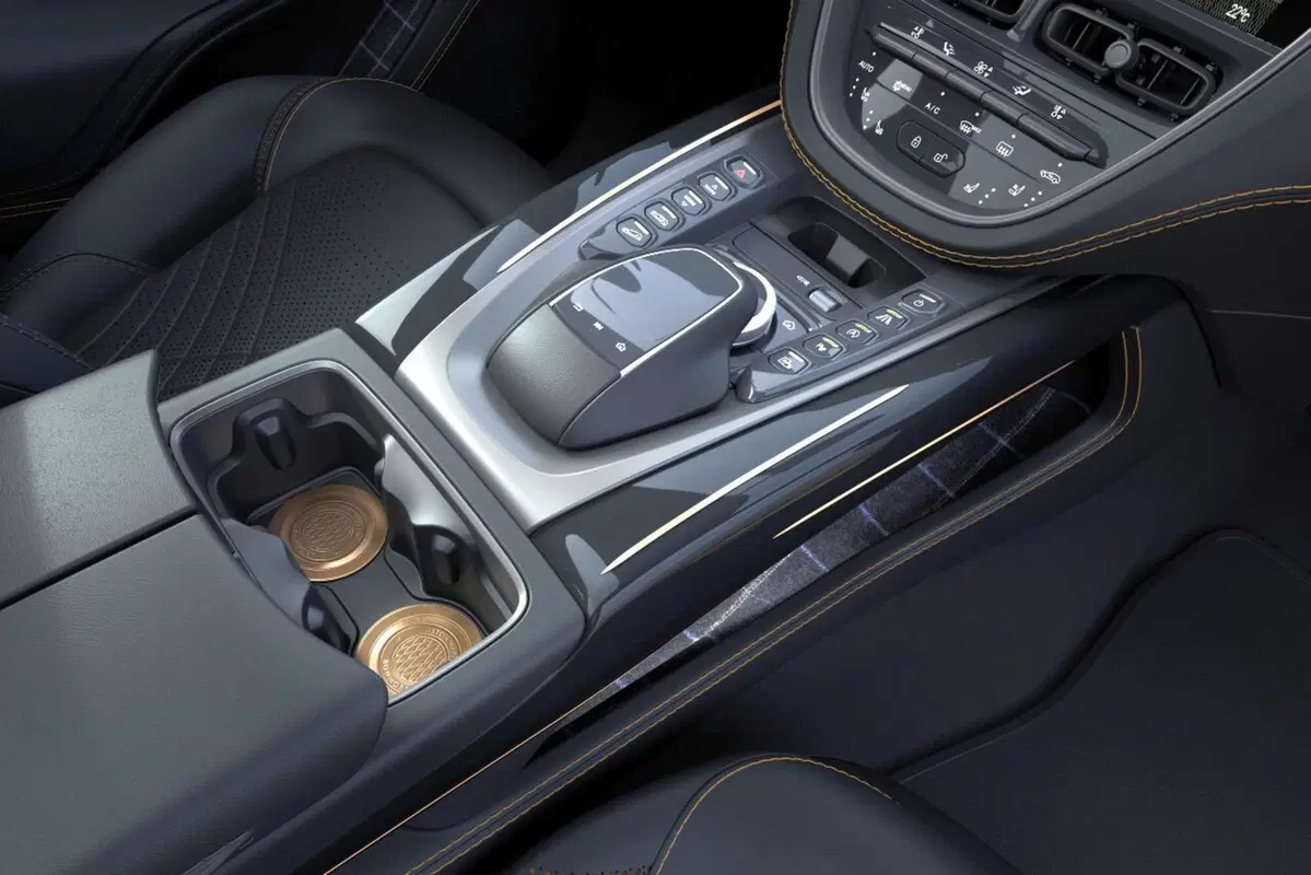 Aston Martin DBX Bowmore Edition, lusso alla scozzese (14)