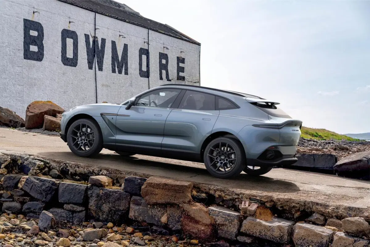 Aston Martin DBX Bowmore Edition, lusso alla scozzese (2)