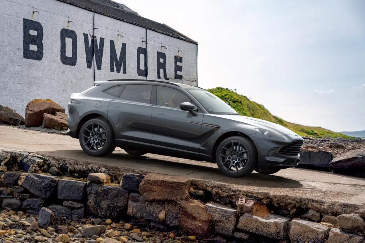 Aston Martin DBX Bowmore Edition, lusso alla scozzese (19)
