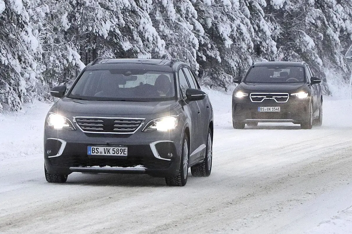 Volkswagen ID.6, le foto spia (2)