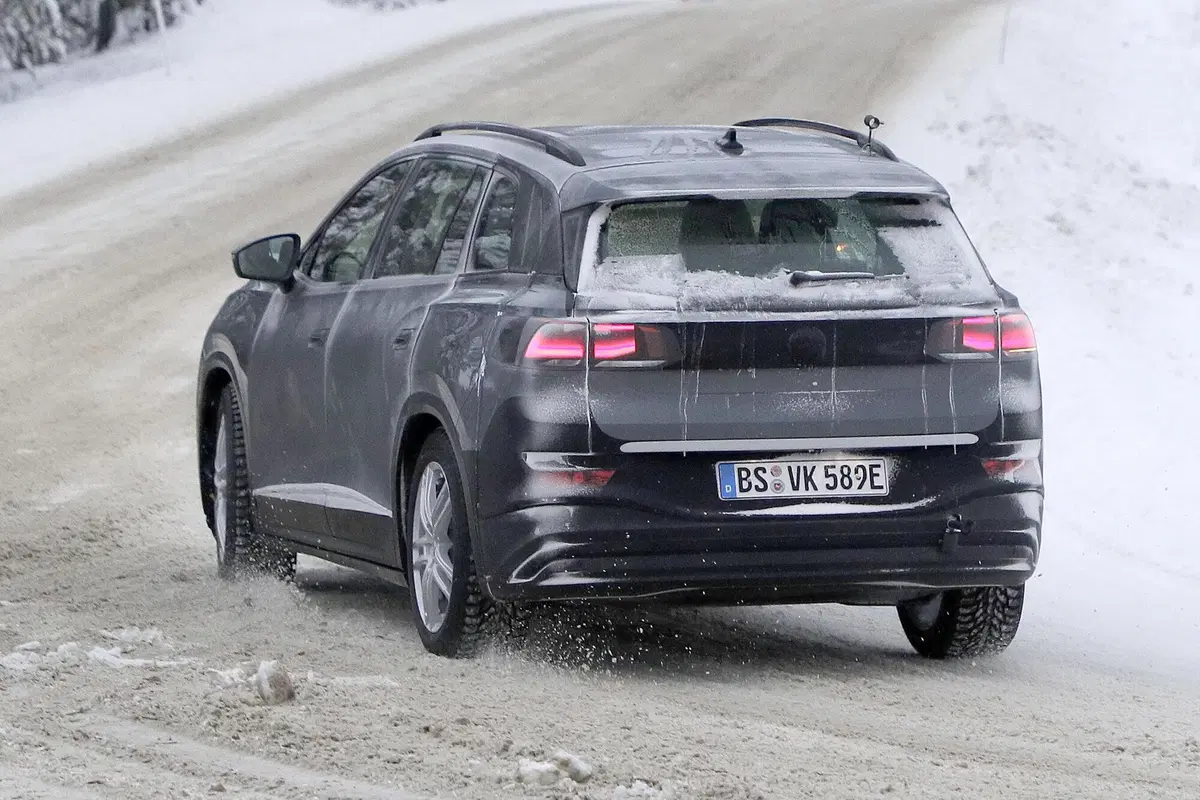 Volkswagen ID.6, le foto spia (9)