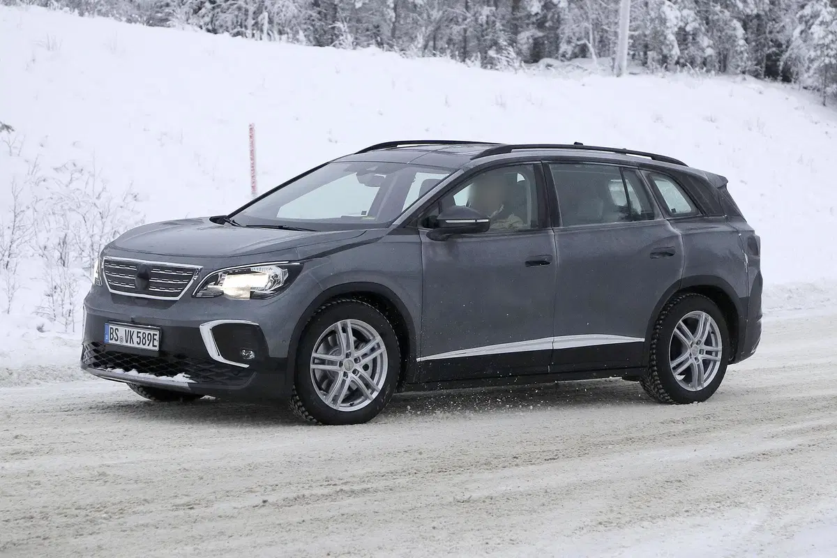 Volkswagen ID.6, le foto spia (12)