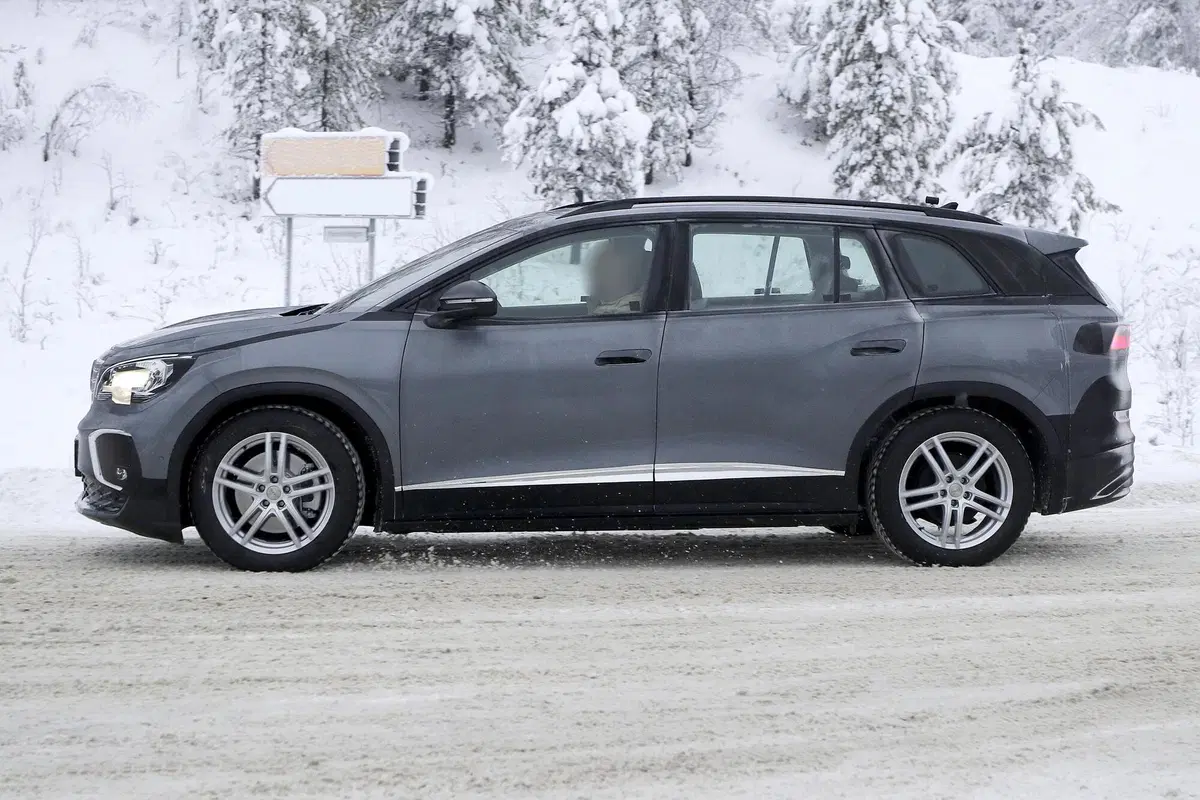 Volkswagen ID.6, le foto spia (13)