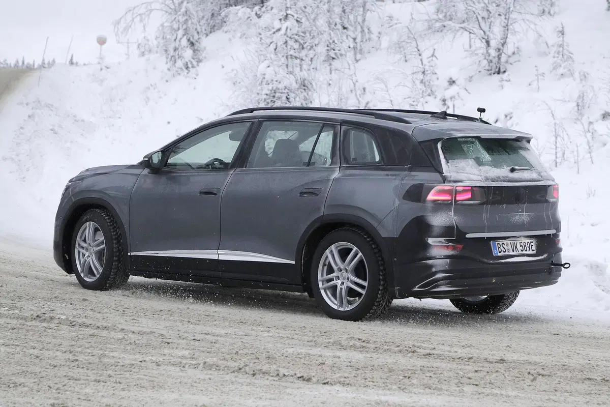 Volkswagen ID.6, le foto spia (14)