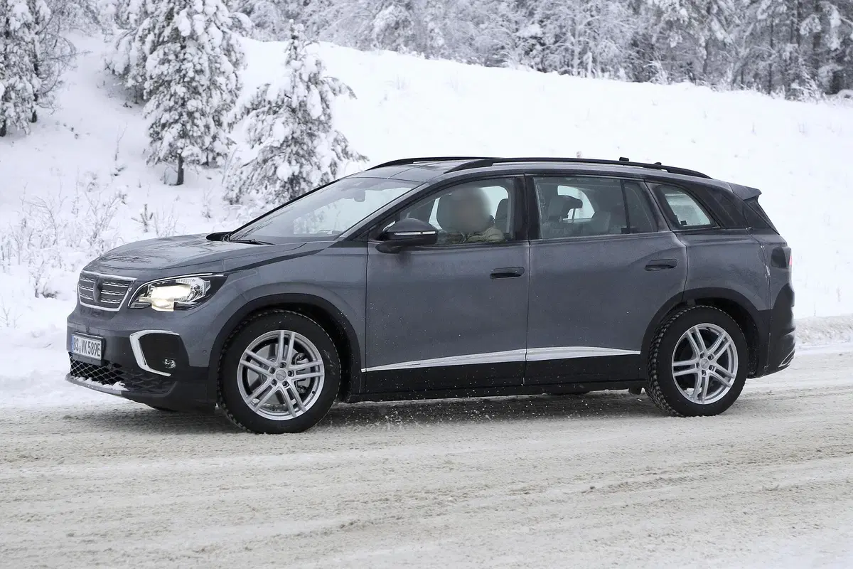 Volkswagen ID.6, le foto spia (16)