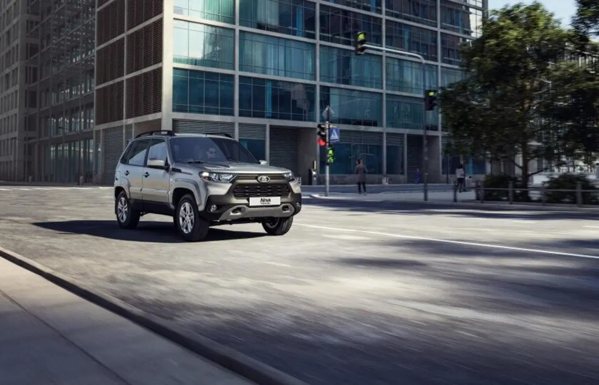 La nuova Lada Niva 2021, detta Travel, è fuoristrada vera: 4x4 economica al debutto in Russia [video] (2)