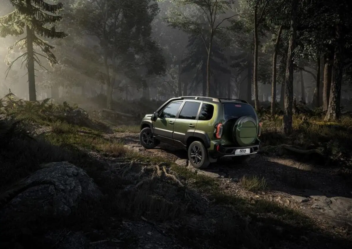 La nuova Lada Niva 2021, detta Travel, è fuoristrada vera: 4x4 economica al debutto in Russia [video] (3)