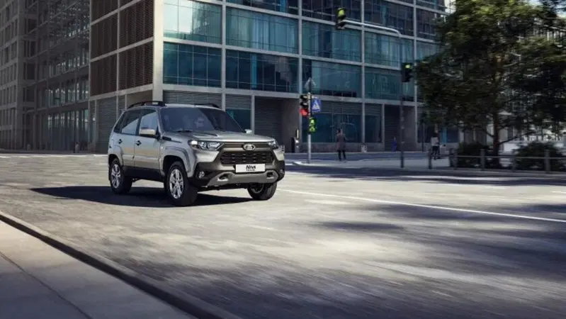 La nuova Lada Niva 2021, detta Travel, &egrave; fuoristrada vera: 4x4 economica al debutto in Russia [video]