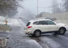 Arriva la neve in molte zone d'Italia: strade in pericolo [video SUV in panne su ghiaccio]