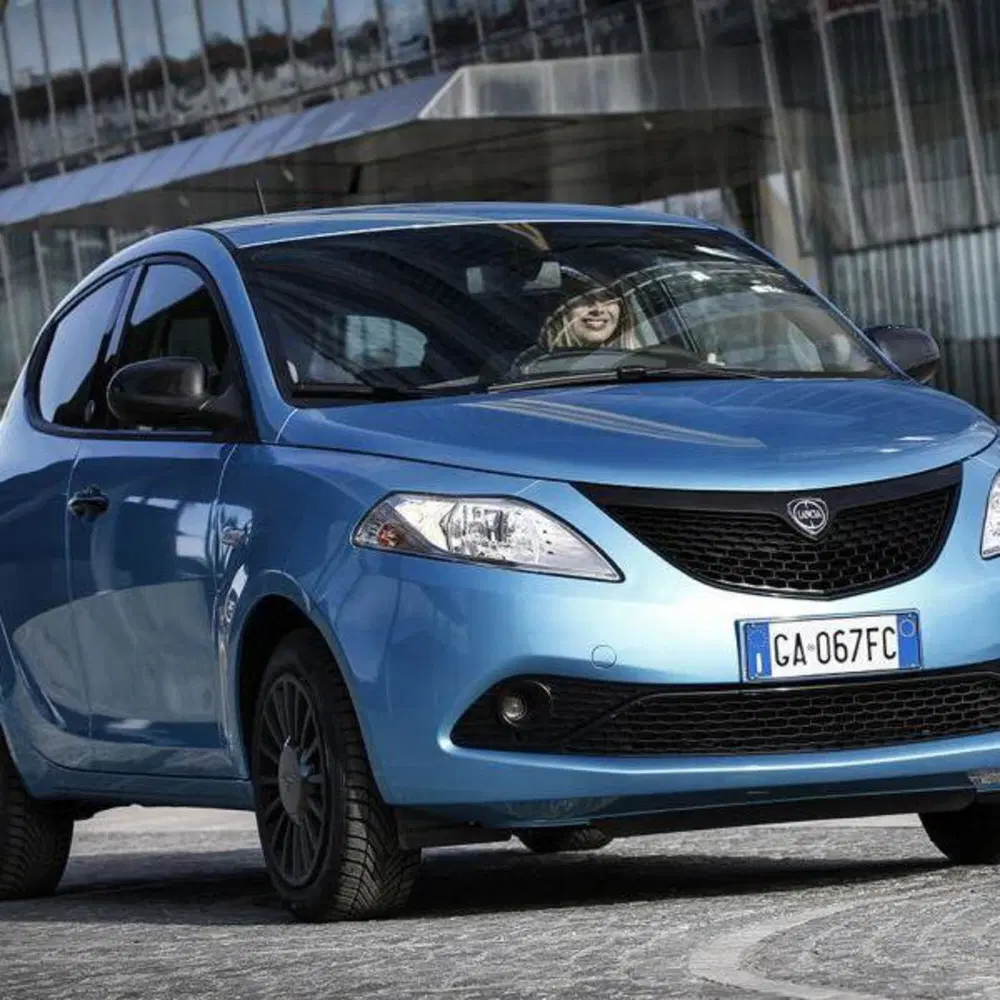 Il marchio che tutto danno per "morto" piazza il suo unico modello in vendita sul podio del mercato auto italiano 2020