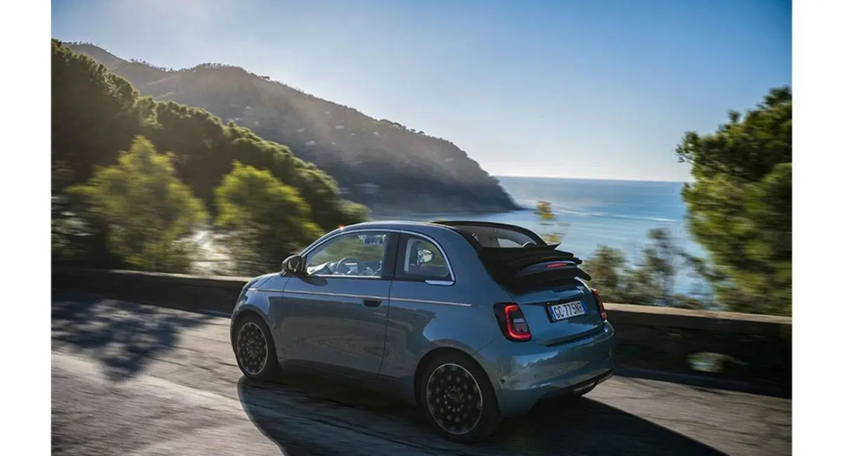 30 anni e 4 ruote, L’auto più venduta dell’anno: 2020 Vs 1990 [Fiat Panda e Fiat Uno] (2)