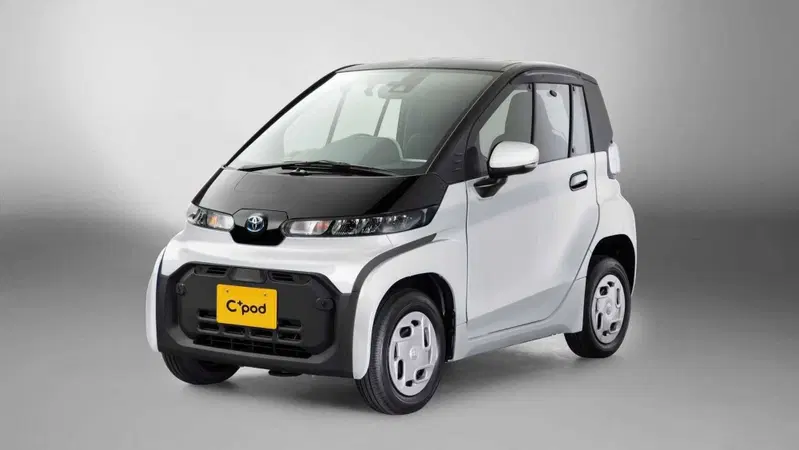 Toyota C+Pod: micro-elettrica con carrozzeria in plastica e 150km di autonomia, esclusiva per il Giappone 