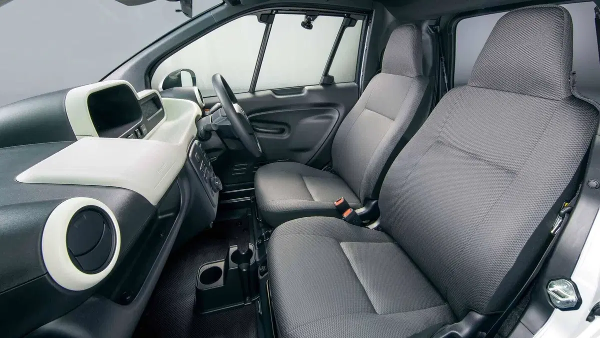 Toyota C+Pod: micro-elettrica con carrozzeria in plastica e 150km di autonomia, esclusiva per il Giappone  (2)