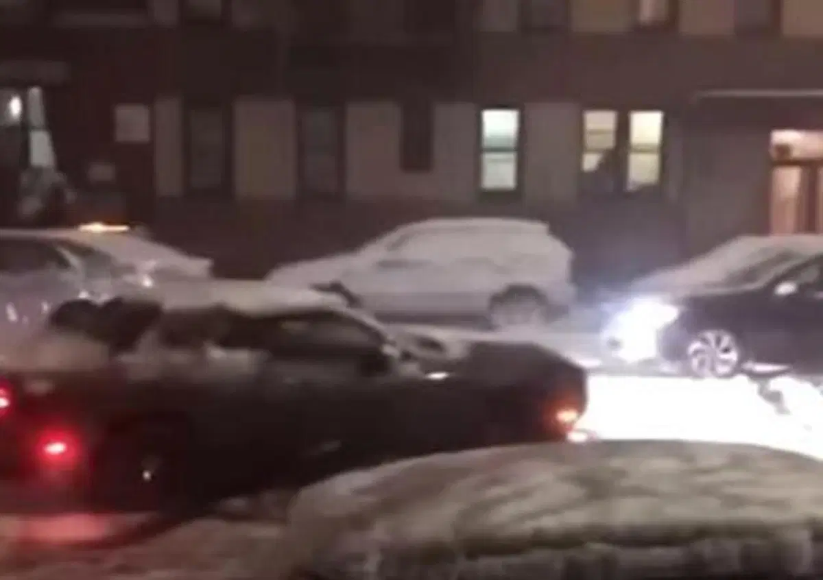 Con la Dodge Challenger sulla neve: quando la potenza non pu&ograve; nulla [VIDEO]