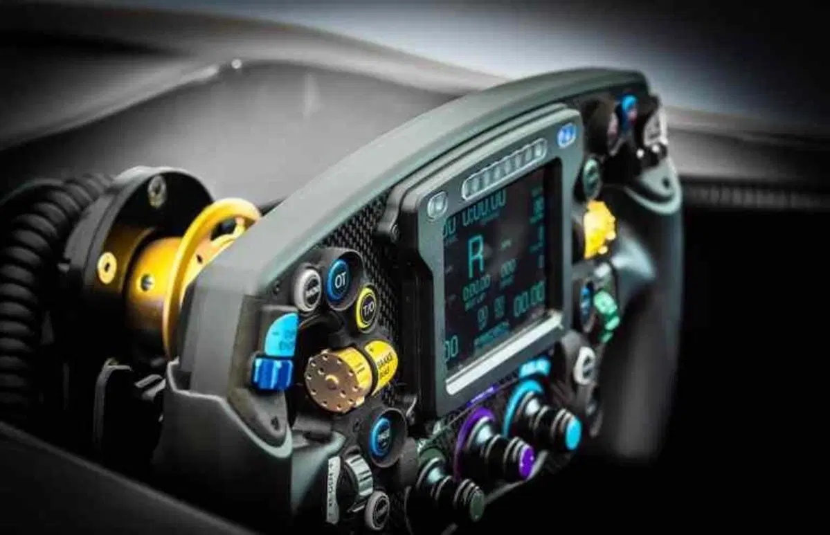Postazione di guida da sogno, Per simulatore? Le monoposto F1 vintage made in UK [145K] (2)
