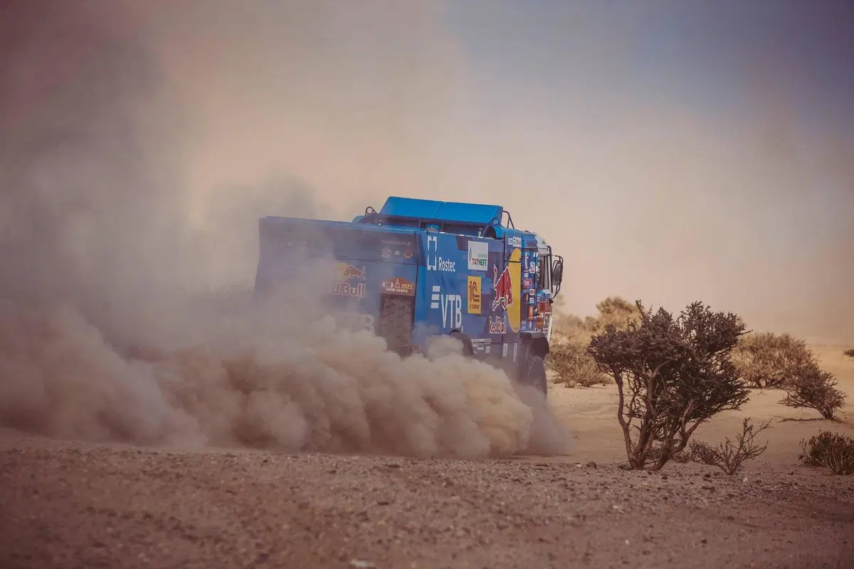 Dakar 2021. 1a Tappa. Labirinto Bisha. Salgono Price, KTM, e Sainz, Mini (2)