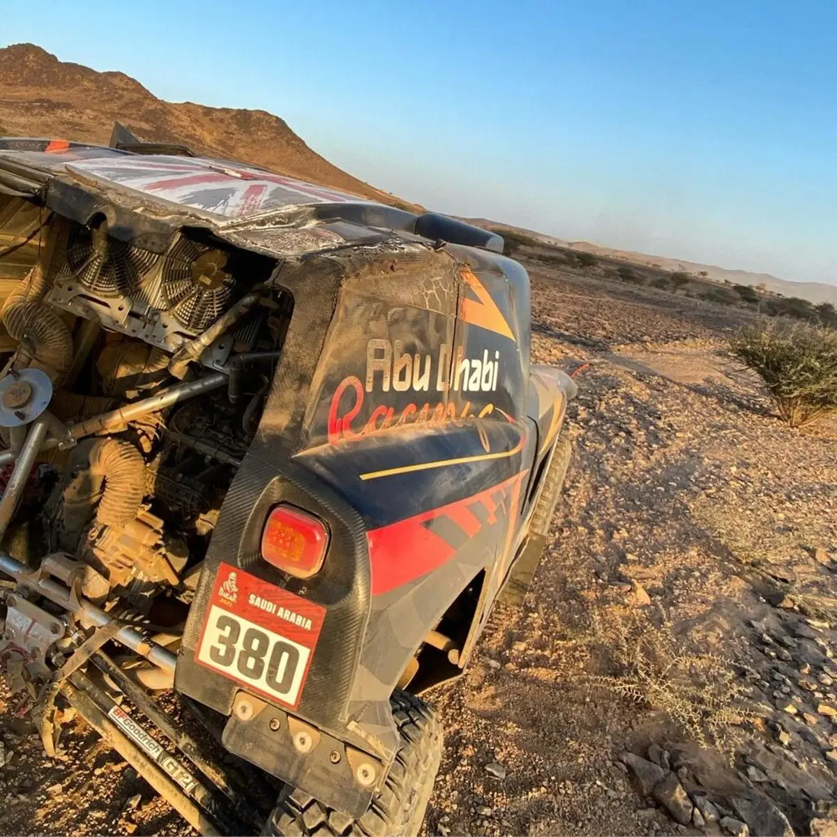 Dakar 2021. 1a Tappa. Labirinto Bisha. Salgono Price, KTM, e Sainz, Mini (13)