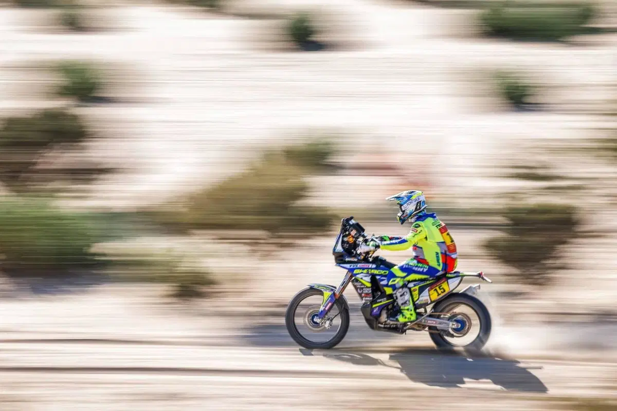Dakar 2021. 1a Tappa. Labirinto Bisha. Salgono Price, KTM, e Sainz, Mini (20)