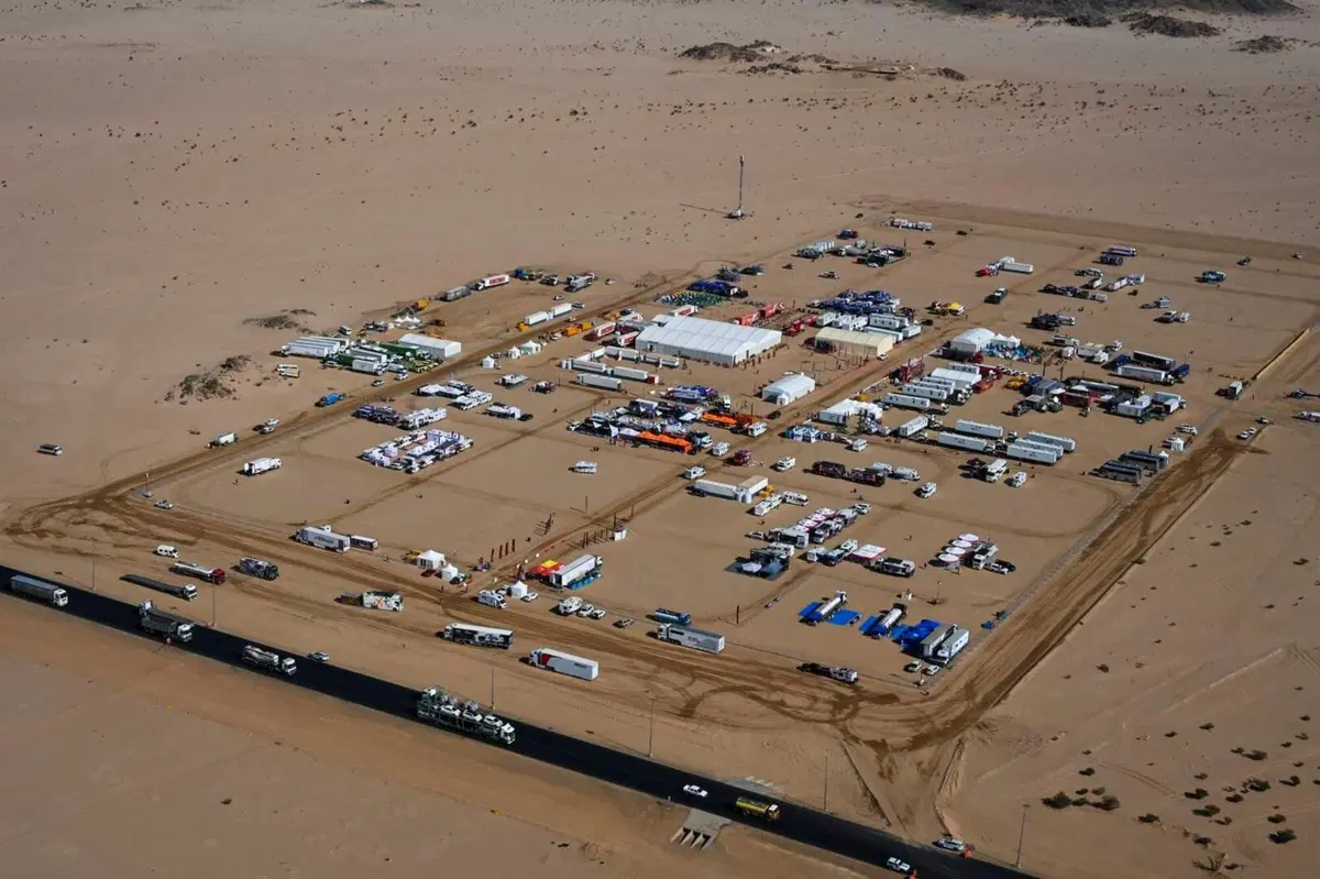 Dakar 2021. 1a Tappa. Labirinto Bisha. Salgono Price, KTM, e Sainz, Mini (22)