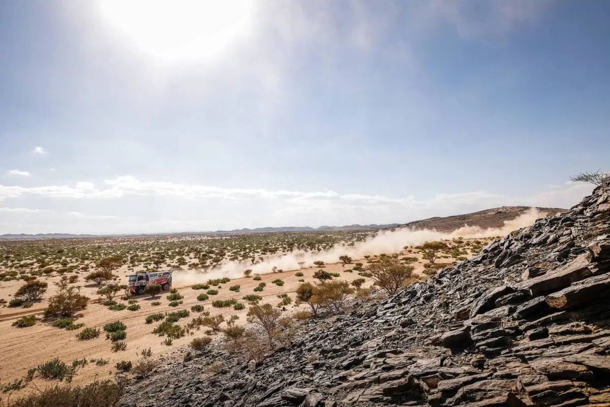 Dakar 2021. 1a Tappa. Labirinto Bisha. Salgono Price, KTM, e Sainz, Mini (25)