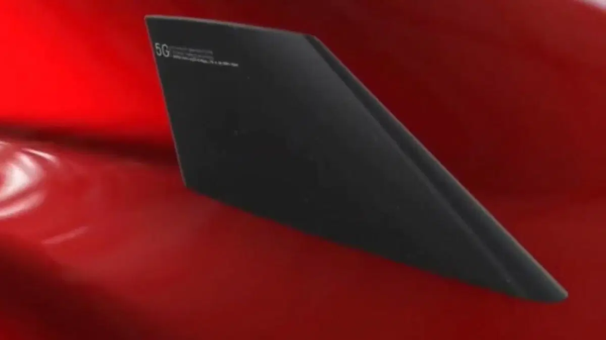 Alfa Romeo: video render della "Tuono Stradale", ha anche un'antenna 5G