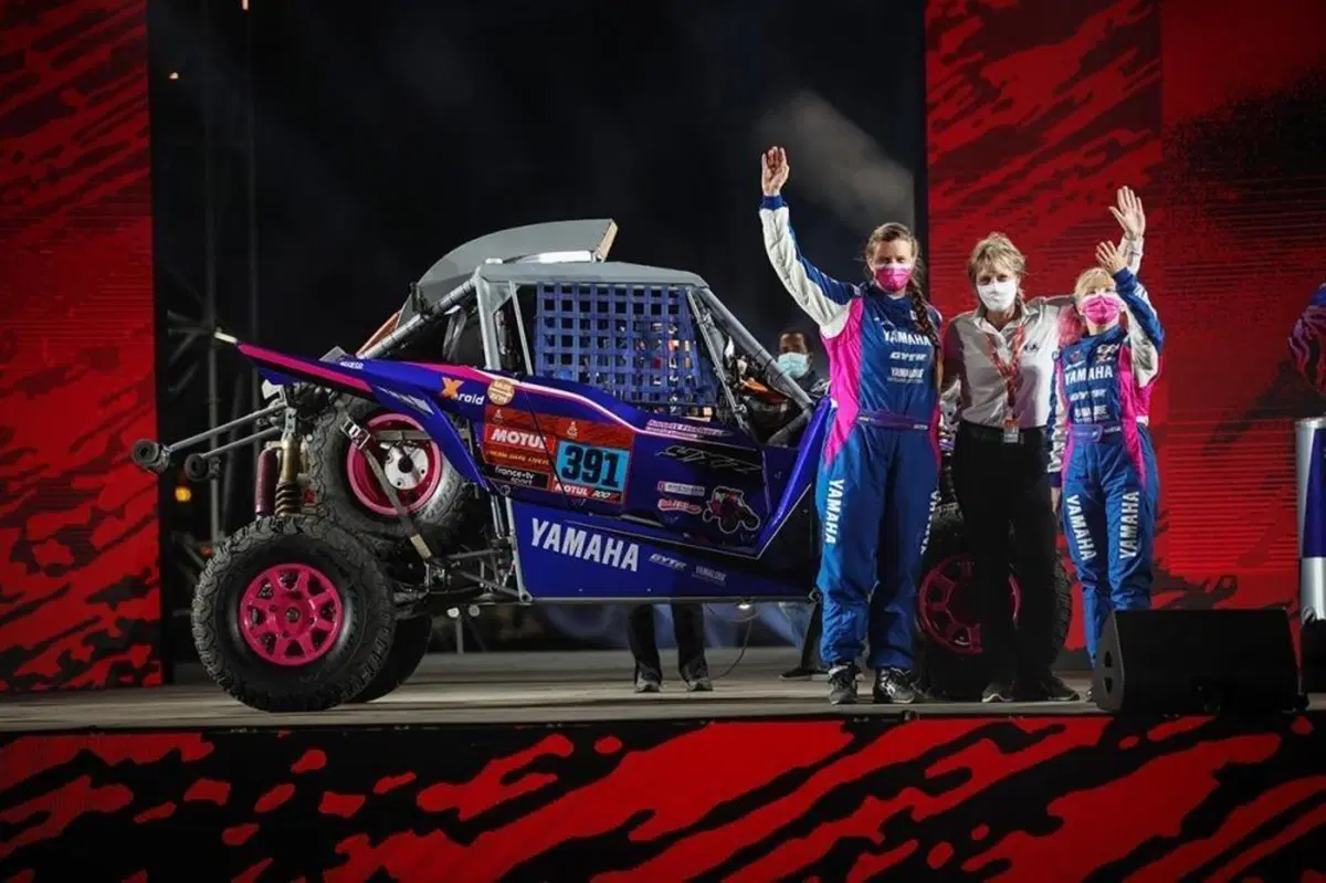 Il Bar della Dakar 2021. Energie Alternative? Le Ragazze! (4)
