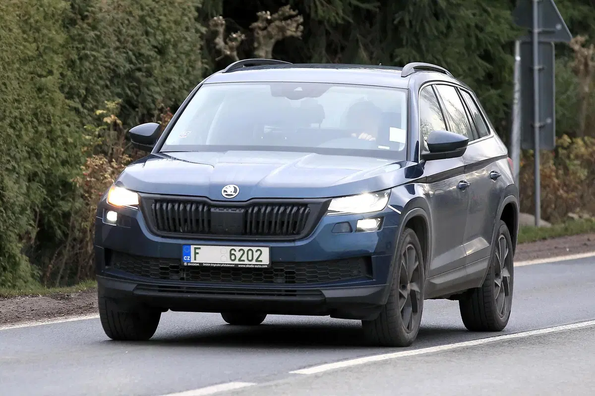Skoda Kodiaq restyling, le foto spia (2)