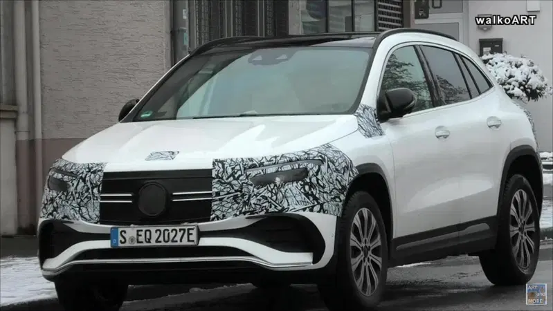 Nuova Mercedes EQA, -10: ecco il Crossover "quasi pronto" [GLA elettrico]