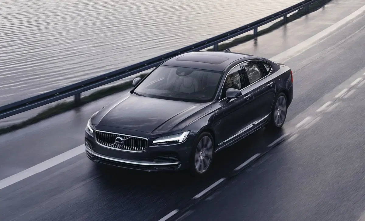 Volvo S90 2.0 b5 Plus Bright awd auto