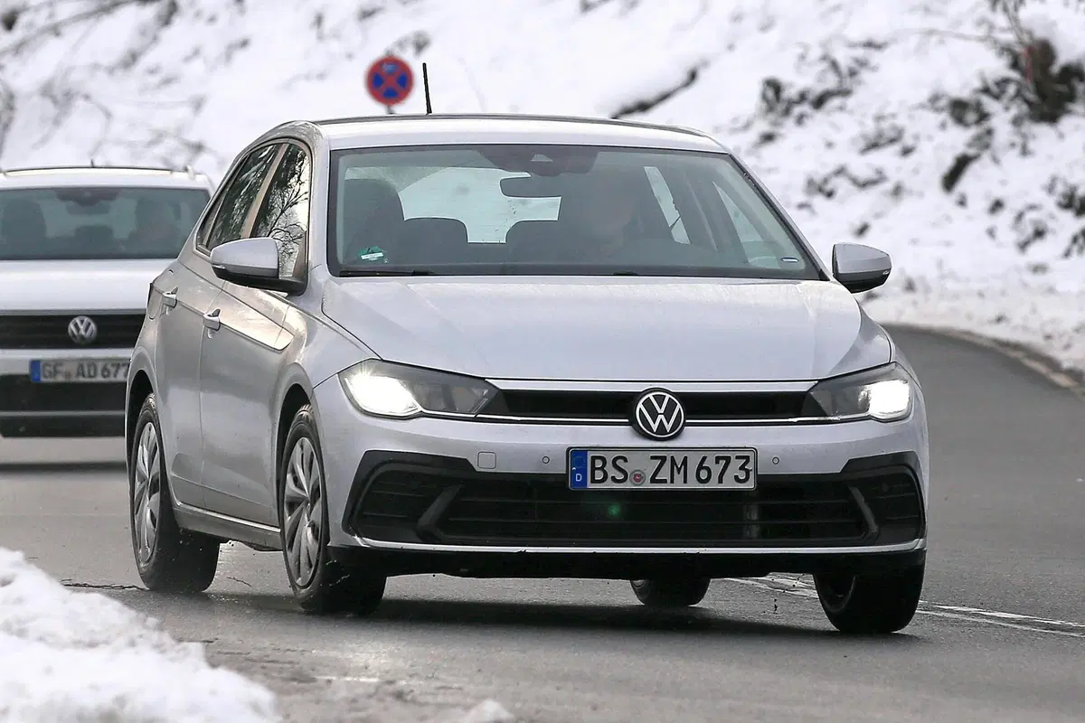 Volkswagen Polo restyling, le foto spia (3)