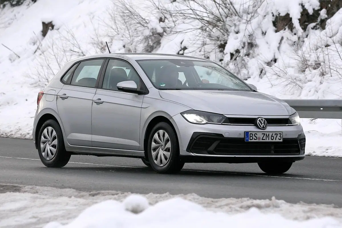 Volkswagen Polo restyling, le foto spia (5)