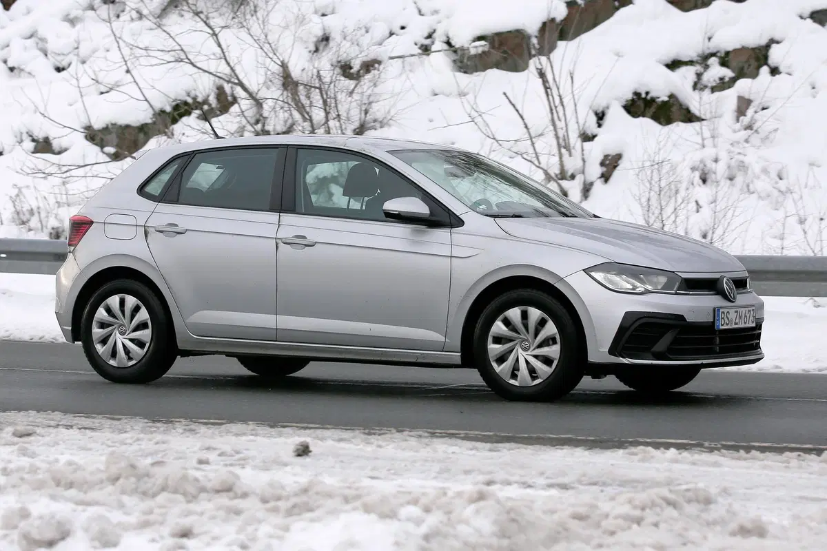 Volkswagen Polo restyling, le foto spia (6)