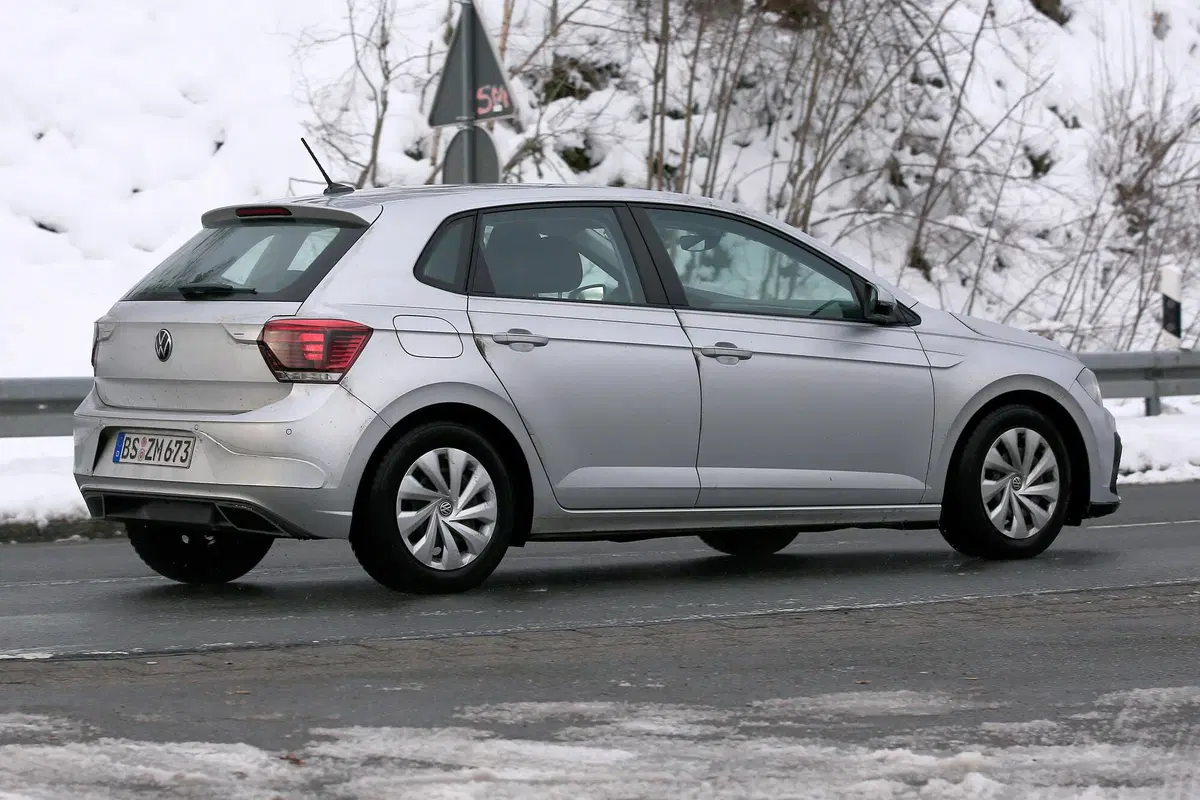 Volkswagen Polo restyling, le foto spia (8)