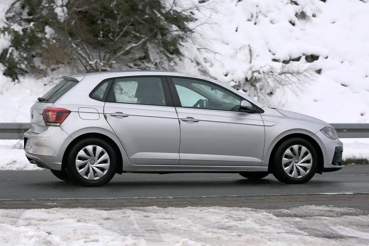 Volkswagen Polo restyling, le foto spia (7)