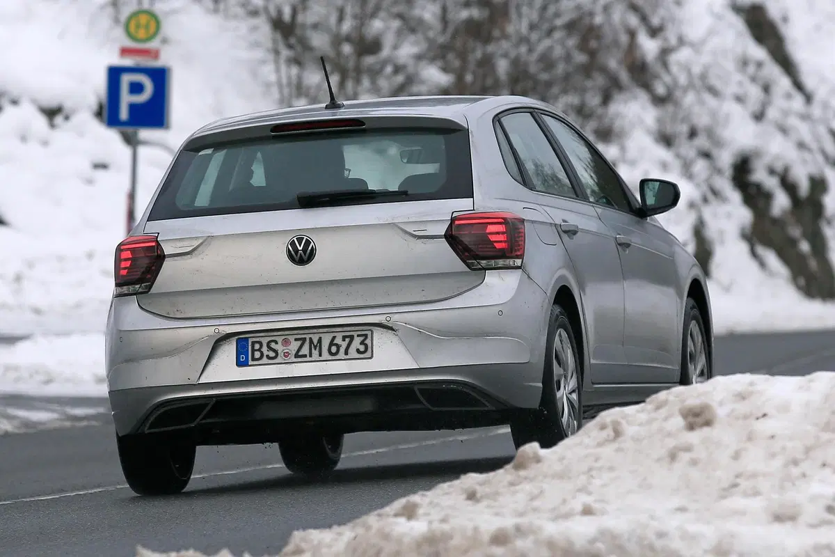 Volkswagen Polo restyling, le foto spia (10)