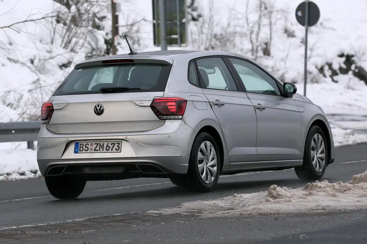 Volkswagen Polo restyling, le foto spia (12)