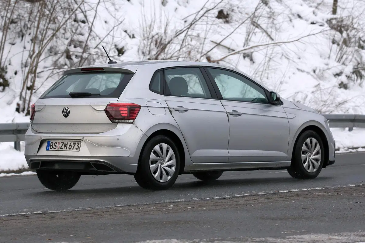 Volkswagen Polo restyling, le foto spia (13)