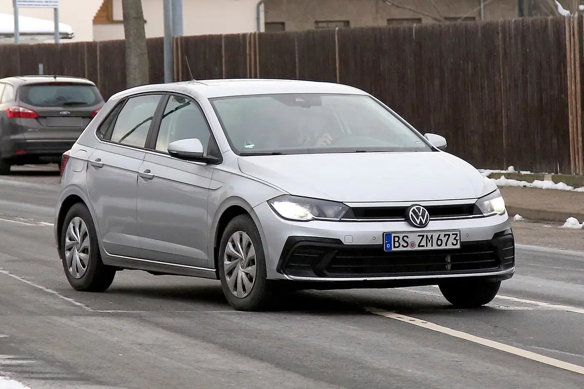Volkswagen Polo restyling, le foto spia (15)