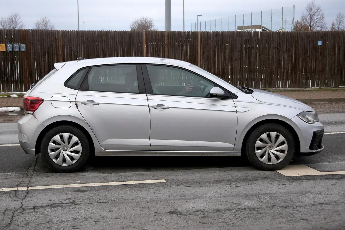 Volkswagen Polo restyling, le foto spia (22)