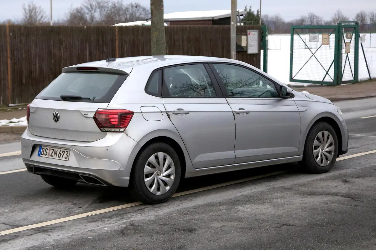 Volkswagen Polo restyling, le foto spia (24)