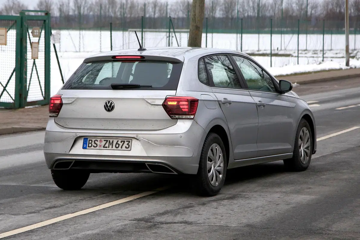 Volkswagen Polo restyling, le foto spia (25)